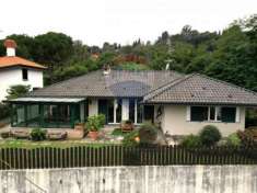 Foto Villa in vendita a Dormelletto - 8 locali 199mq