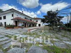 Foto Villa in vendita a Dragoni - 13 locali 686mq