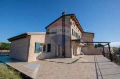 Foto Villa in vendita a Falconara Marittima - 10 locali 400mq