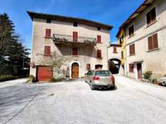 Foto Villa in vendita a Fossato Di Vico - 9 locali 280mq