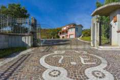 Foto Villa in vendita a Gallinaro - 20 locali 380mq
