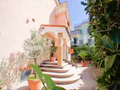 Foto Villa in vendita a Giugliano In Campania - 5 locali 410mq