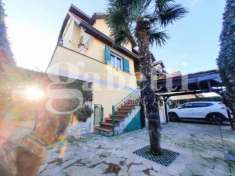 Foto Villa in vendita a Giugliano In Campania - 7 locali 227mq