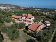 Foto Villa in vendita a Giulianova - 10 locali 900mq