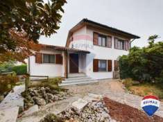 Foto Villa in vendita a Giussago - 6 locali 326mq