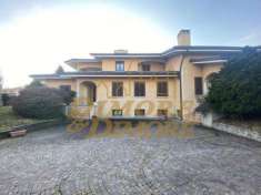 Foto Villa in vendita a Gozzano - 22 locali 500mq