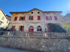 Foto Villa in vendita a Lasnigo