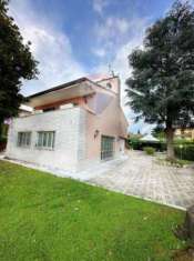 Foto Villa in vendita a Lazise - 8 locali 400mq