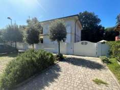 Foto Villa in vendita a Lido di Camaiore - Camaiore 310 mq  Rif: 1220343