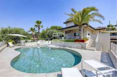 Foto Villa in Vendita a Lonato del Garda