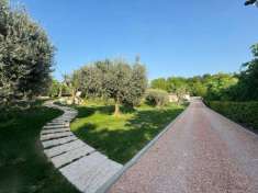 Foto Villa in Vendita a Lonato del Garda