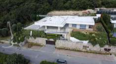 Foto Villa in Vendita a Lonato del Garda Barcuzzi