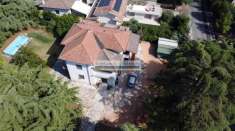 Foto Villa in Vendita a Lonato del Garda Lonato
