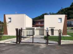Foto Villa in vendita a Luino - 4 locali 126mq