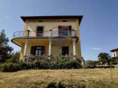 Foto Villa in vendita a Luino - 4 locali 260mq