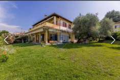 Foto Villa in vendita a Luino - 8 locali 393mq
