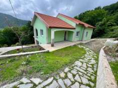 Foto Villa in vendita a Lumarzo