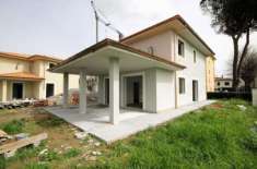 Foto Villa in vendita a Lunata - Capannori 188 mq  Rif: 1253959