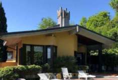 Foto Villa in Vendita a Manerba del Garda