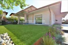Foto Villa in Vendita a Manerba del Garda