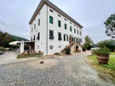 Foto Villa in vendita a Massa Macinaia - Capannori 380 mq  Rif: 1083634