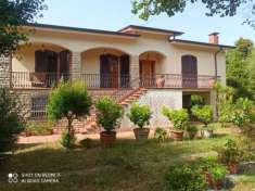Foto Villa in vendita a Massa Macinaia - Capannori 440 mq  Rif: 1061951