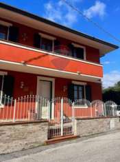 Foto Villa in vendita a Massarosa - 7 locali 208mq