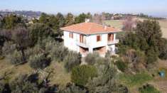 Foto Villa in vendita a Mombaroccio - 7 locali 215mq