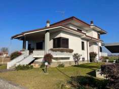 Foto Villa in vendita a Monticelli D'Ongina - 5 locali 299mq