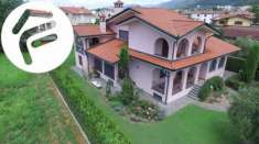 Foto Villa in vendita a Montignoso - 7 locali 385mq