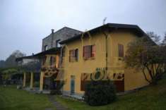 Foto Villa in vendita a Nebbiuno - 8 locali 248mq