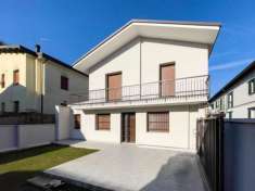 Foto Villa in vendita a Nova Milanese - 5 locali 200mq