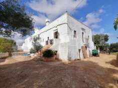 Foto Villa in vendita a Ostuni - 15 locali 680mq