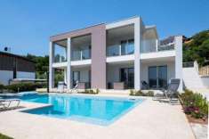 Foto Villa in vendita a Padenghe Sul Garda - 12 locali 320mq