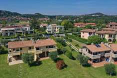 Foto Villa in vendita a Padenghe Sul Garda - 6 locali 195mq