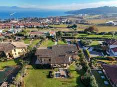Foto Villa in vendita a Padenghe Sul Garda - 6 locali 612mq