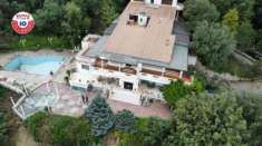 Foto Villa in vendita a Perugia - 10 locali 1000mq