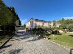 Foto Villa in vendita a Pesche - 10 locali 523mq