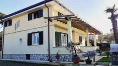 Foto Villa in vendita a Pietrasanta - 11 locali 210mq