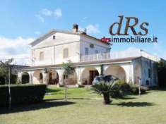Foto Villa in vendita a Pisticci - 6 locali 400mq