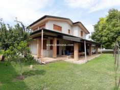 Foto Villa in vendita a Porto Mantovano - 8 locali 288mq