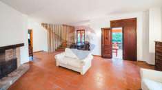 Foto Villa in vendita a Sacrofano - 8 locali 211mq