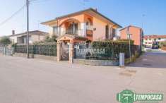 Foto Villa in vendita a Salerano Sul Lambro