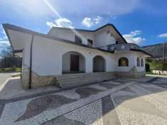 Foto Villa in vendita a San Giovanni Incarico - 8 locali 380mq