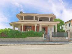 Foto Villa in vendita a Sanluri - 5 locali 413mq