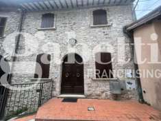 Foto Villa in vendita a Sant'Anatolia Di Narco - 8 locali 220mq