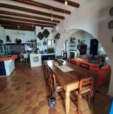 Foto Villa in vendita a Santa Marina Salina - 10 locali 300mq
