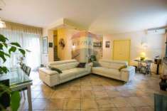Foto Villa in vendita a Saronno - 8 locali 290mq