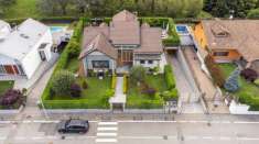 Foto Villa in vendita a Settimo Torinese - 7 locali 332mq
