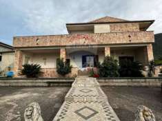 Foto Villa in vendita a Solopaca - 10 locali 250mq